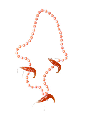 Trío de camarones hervidos sobre un collar de cuentas especiales rosa melocotón y perla