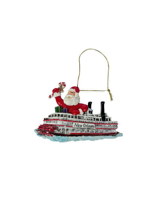 Ornement du Père Noël sur un bateau à vapeur