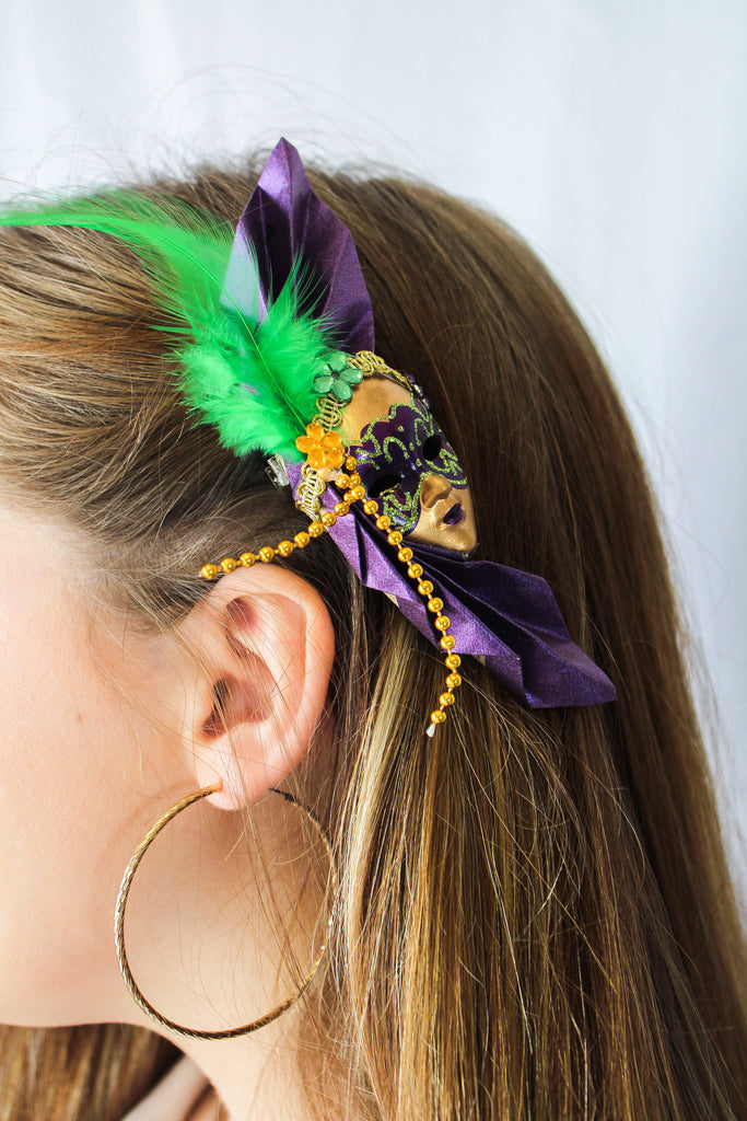 Hair Flair Pin Mask with Feathers