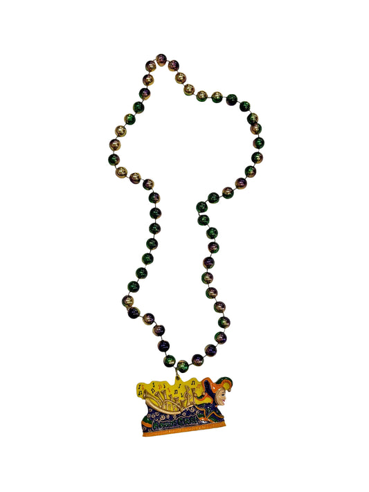 Char allégorique de Mardi Gras avec des notes de musique sur des colliers de perles fantaisie violets, verts et dorés