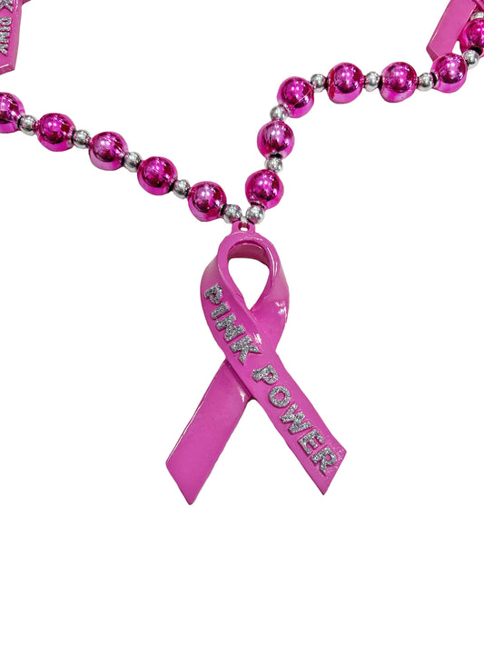 Concienciación sobre el cáncer de mama con lazos rosas en una cuenta especial rosa
