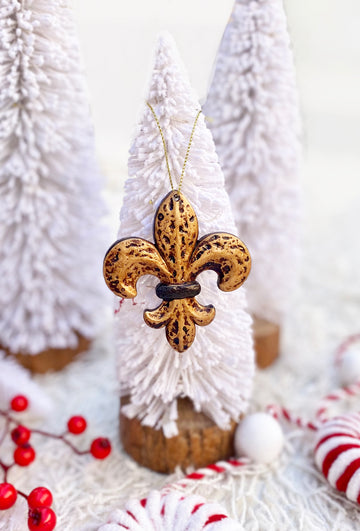 Adorno de Navidad de flor de lis dorado bruñido