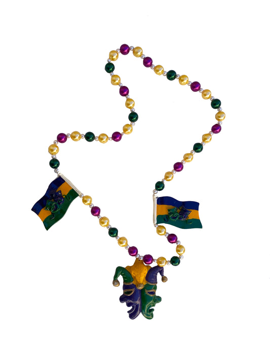 Trio de drapeaux de bouffon sur des perles fantaisie violettes, vertes et dorées