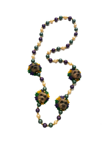 Medallones Bulldog de Mardi Gras sobre cuentas especiales moradas, verdes y doradas