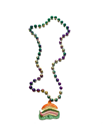 Médaillon de sandwich Muffuletta sur perle de spécialité violette, verte et dorée