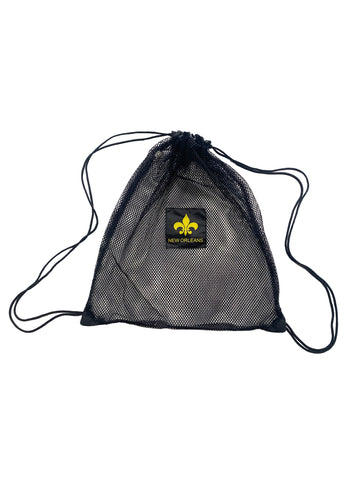 Mochila negra de malla con cordón y flor de lis
