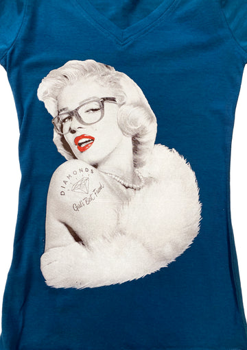Camiseta de pico ajustada "Diamonds Are A Girl's Best Friend Marilyn Monroe"