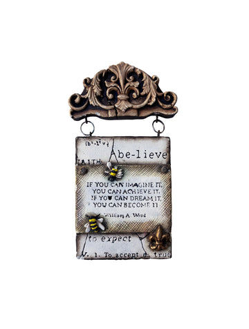 Placa con cita motivacional "Cree"
