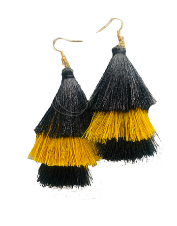 Pendientes de borlas negros y dorados