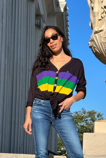 Blusa cruzada con botones, a rayas negras en el pecho