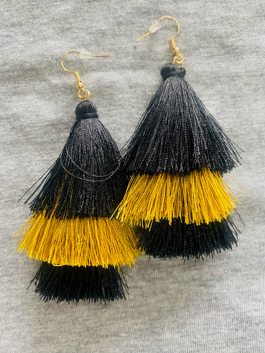 Boucles d'oreilles à pampilles noires et dorées