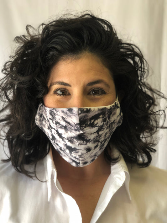 Masque en tissu tie-dye gris et blanc