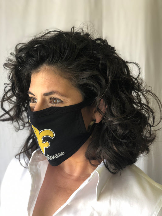 Masque noir avec fleur de lys dorée