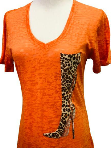 T-shirt orange dévoré avec bottes léopard à strass